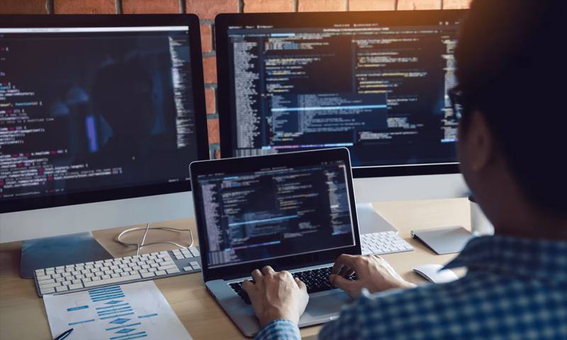 数据科学选型:R与Python如何赋能祥云县网站建设?